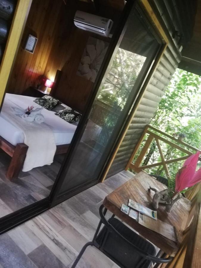 Casa El Colibri Bed & Breakfast Parrita Bagian luar foto